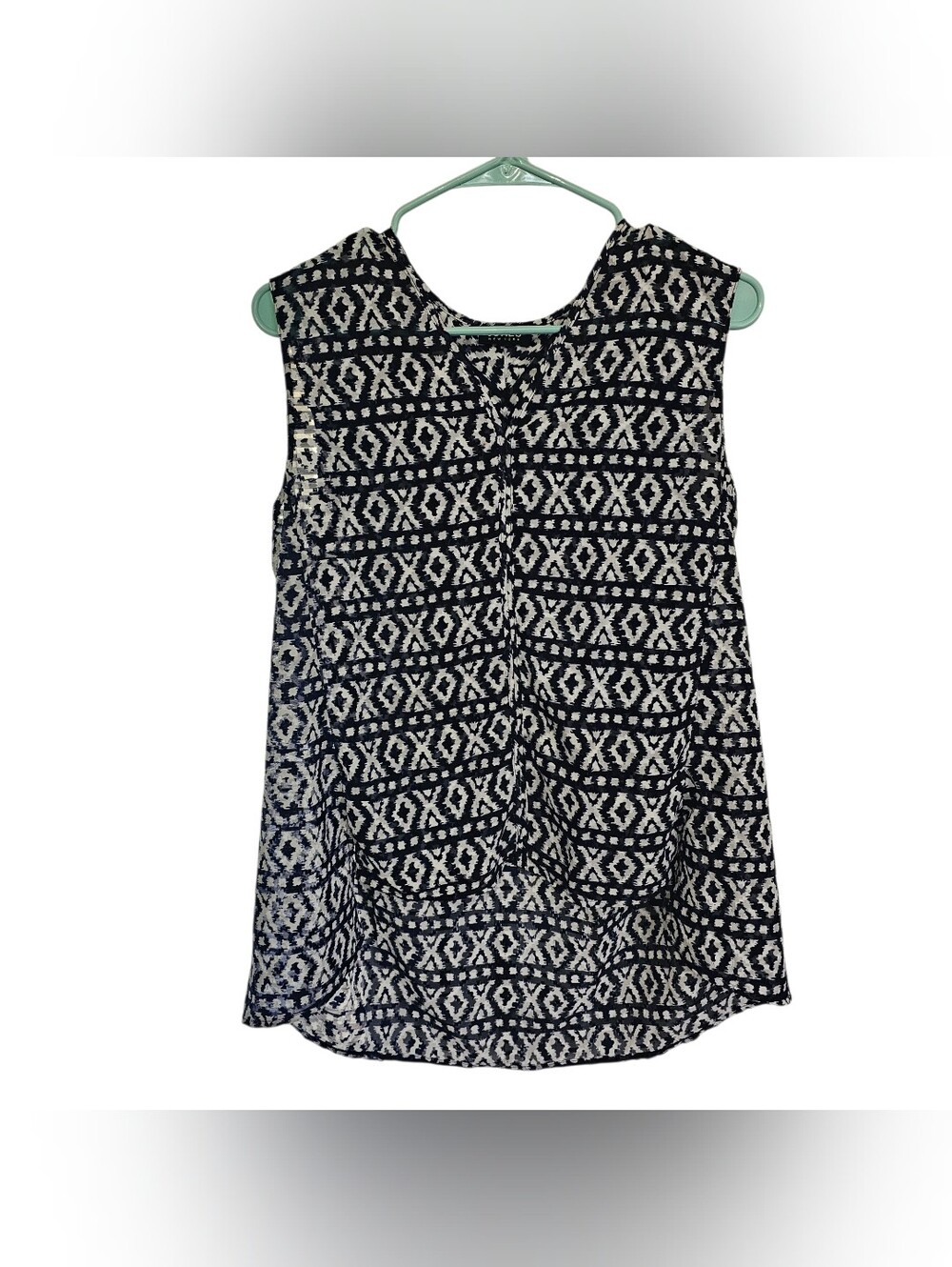 Jones New York Women's Sleeveless Blouse Size S Black White Geometric Hi-Low